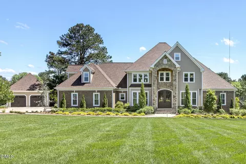 6909 Darcy Ln, Raleigh, NC 27606