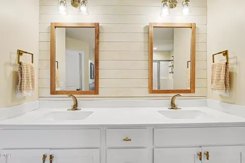 Bath - 125 Wolf Den Dr, Garner, NC 27529 photo 3 of 4