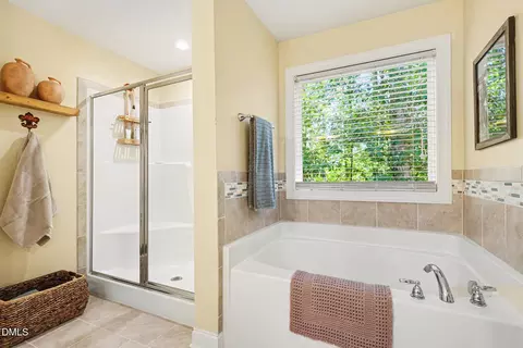 Bath - 125 Wolf Den Dr, Garner, NC 27529 photo 2 of 4