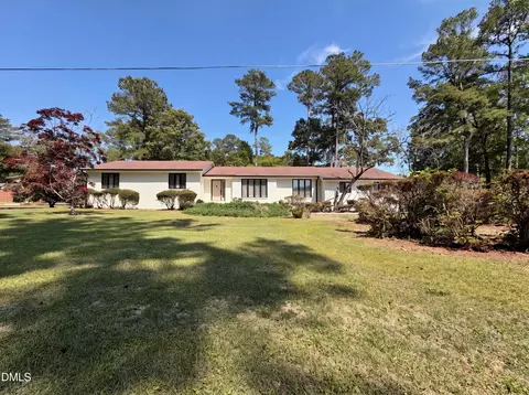 108 Oak St, Pine Level, NC 27568
