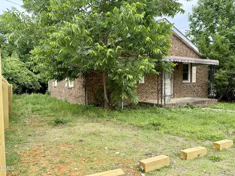 502 1st St, Apex, NC 27502 photo 2