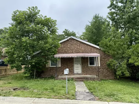 502 1st St, Apex, NC 27502