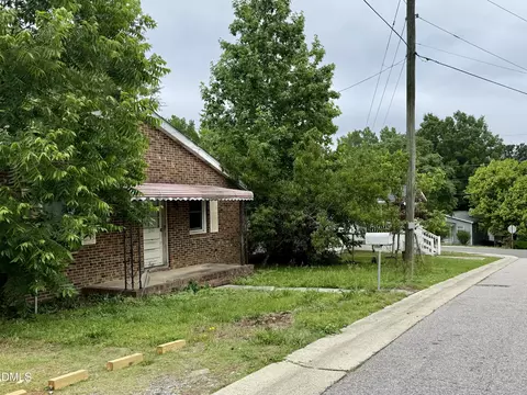 502 1st St, Apex, NC 27502 photo 3