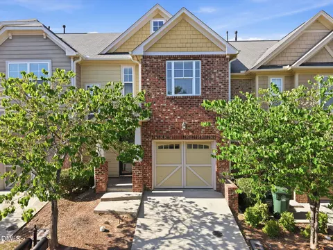 704 Mardonie Reach Ln, Cary, NC 27519