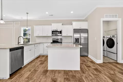 706 S Pollock St, Selma, NC 27576
