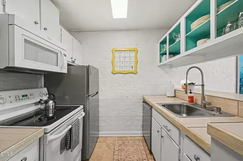 Kitchen - 807 W Trinity Ave #252, Durham, NC 27701 photo 2 of 3