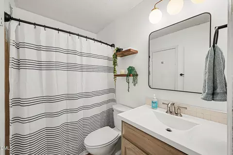Bath - 807 W Trinity Ave #252, Durham, NC 27701 photo 1 of 1