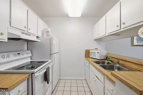 Kitchen - 807 W Trinity Ave #118, Durham, NC 27701 photo 2 of 4