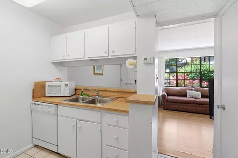 Kitchen - 807 W Trinity Ave #118, Durham, NC 27701 photo 3 of 4