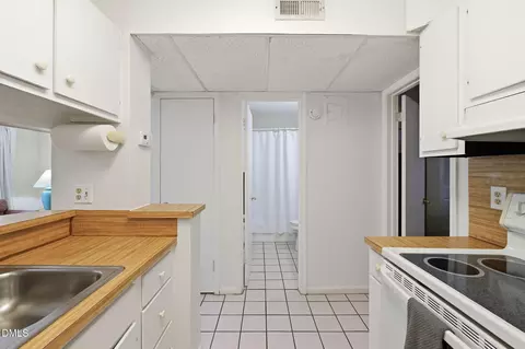 Kitchen - 807 W Trinity Ave #118, Durham, NC 27701 photo 4 of 4