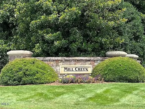 302 Muirfield Ct, Mebane, NC 27302