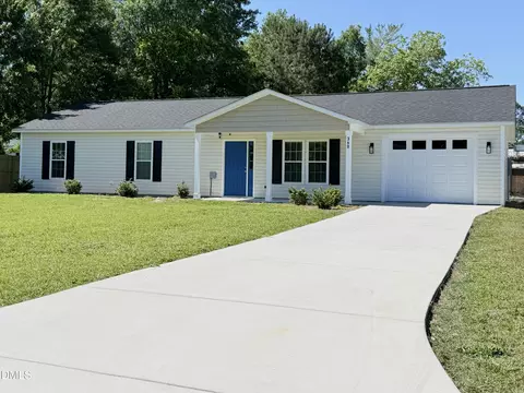360 Oak St, Roseboro, NC 28382