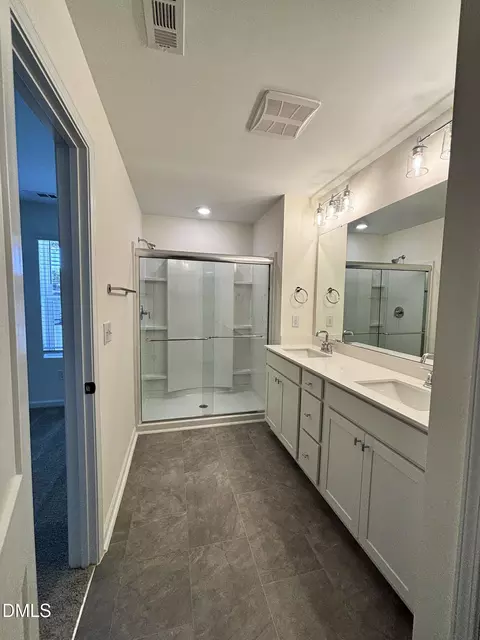 Bath - 5028 Silver Brook Rd, Durham, NC 27703 photo 1 of 2