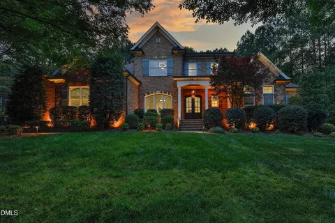128 Dartmoor Ln, Raleigh, NC 27614