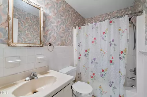 Bath - 243 Craddock St, Boydton, VA 23917 photo 2 of 3