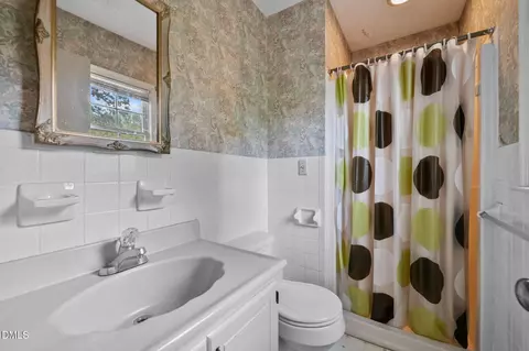 Bath - 243 Craddock St, Boydton, VA 23917 photo 1 of 3