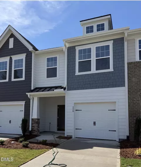 950 Kensley Grove Ln, Fuquay Varina, NC 27526