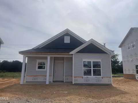 251 Courtside Dr, Dunn, NC 28334