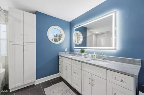 Bath - 211 Stablegate Dr, Cary, NC 27513 photo 3 of 5
