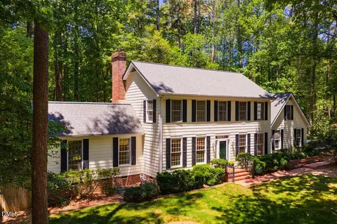 2 Foxridge Rd, Chapel Hill, NC 27514