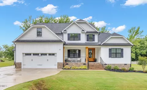 257 Hampshire Ct, Four Oaks, NC 27524