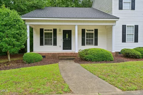 212 Saint James Ct, Clayton, NC 27520