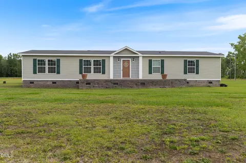 33 Chadburn Rd, Lumberton, NC 28360
