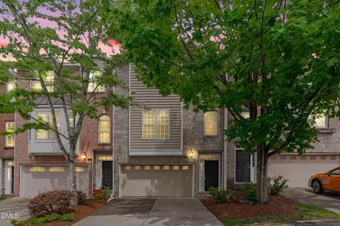 102 Cabernet Dr, Chapel Hill, NC 27516