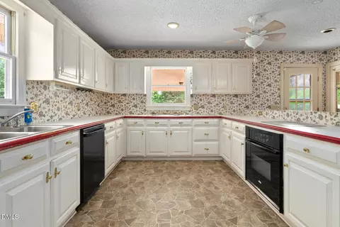 Kitchen - 6562 Squirrel Den Rd, Bailey, NC 27807 photo 3 of 5