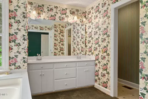 Bath - 6562 Squirrel Den Rd, Bailey, NC 27807 photo 3 of 5
