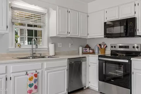 Kitchen - 2424 Mapleton Ln, Raleigh, NC 27613 photo 3 of 4