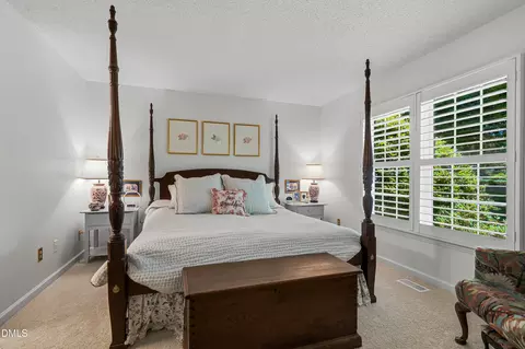2424 Mapleton Ln, Raleigh, NC 27613