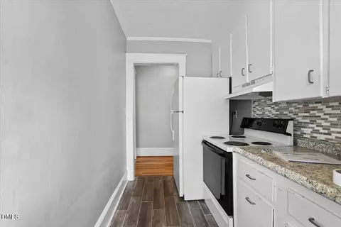 Entry Way - 206 E Church St, Smithfield, NC 27577 photo 2 of 5