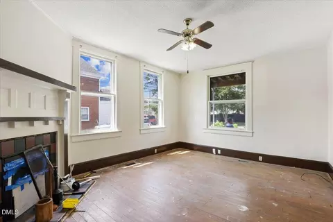Living - 206 E Church St, Smithfield, NC 27577 photo 3 of 6