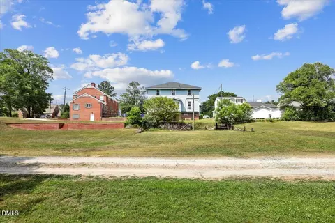 Exterior - 206 E Church St, Smithfield, NC 27577 photo 5 of 7