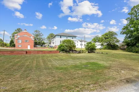 Exterior - 206 E Church St, Smithfield, NC 27577 photo 4 of 7