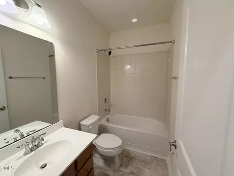 Bath - 717 Suffield Way, Cary, NC 27519 photo 4 of 4