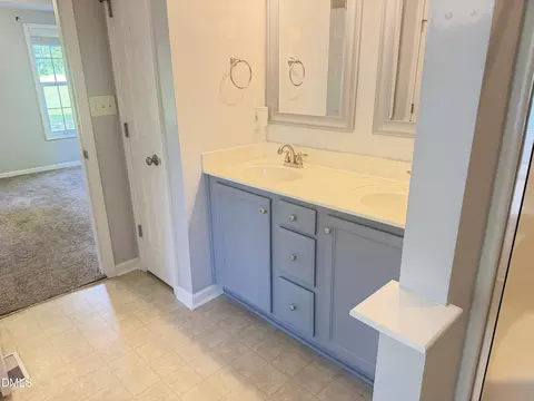 Bath - 292 Buckhaven Dr, Willow Spring, NC 27592 photo 4 of 5