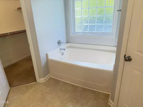 Bath - 292 Buckhaven Dr, Willow Spring, NC 27592 photo 3 of 5