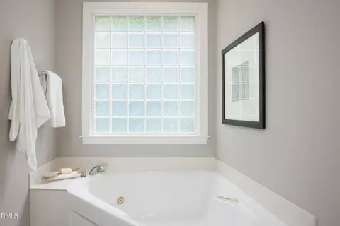 Bath - 12 Crail Ct, Durham, NC 27712 photo 3 of 5