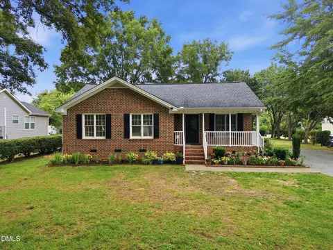 732 Wagstaff Rd, Fuquay Varina, NC 27526