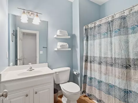 Bath - 351 Bridgegate Dr, Cary, NC 27519 photo 5 of 6