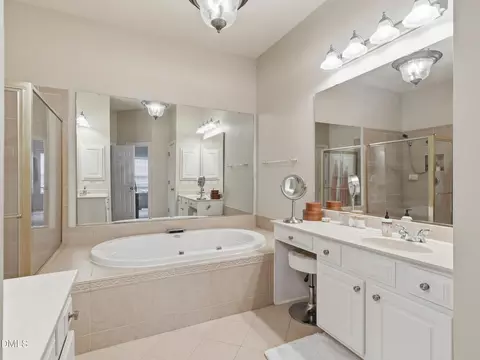 Bath - 351 Bridgegate Dr, Cary, NC 27519 photo 2 of 6