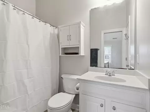 Bath - 351 Bridgegate Dr, Cary, NC 27519 photo 6 of 6
