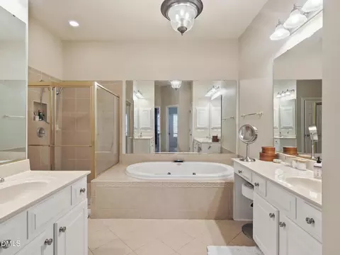Bath - 351 Bridgegate Dr, Cary, NC 27519 photo 3 of 6