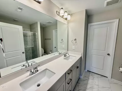 Bath - 730 Firebrick Dr, Cary, NC 27519 photo 3 of 5