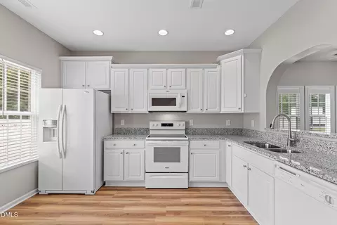 Kitchen - 705 Glen Rd #111, Garner, NC 27529 photo 3 of 7