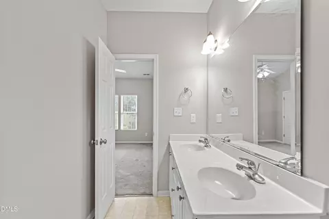 Bath - 705 Glen Rd #111, Garner, NC 27529 photo 2 of 4