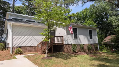 1204 Cedarhurst Dr, Sanford, NC 27332