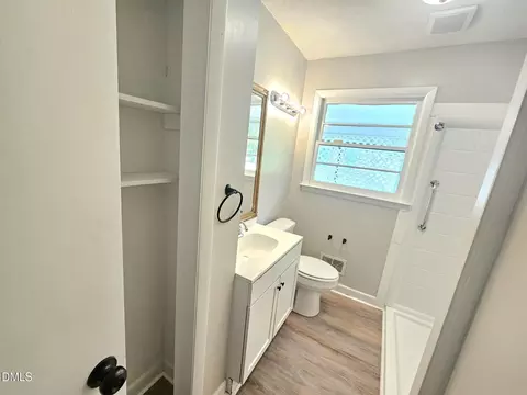 Bath - 408 Oak St, Smithfield, NC 27577 photo 1 of 1